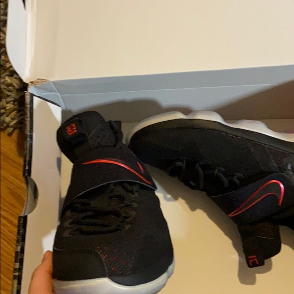 youth size lebron 14s - Picture 4 of 6